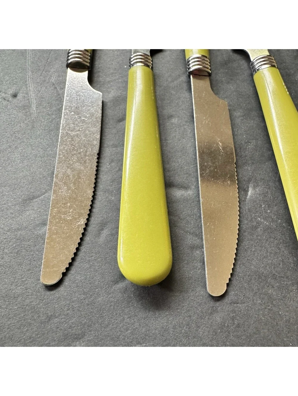 8 Vintage Knives Flatware Green Handle Stainless Blade Retro MCM Knife 1970s